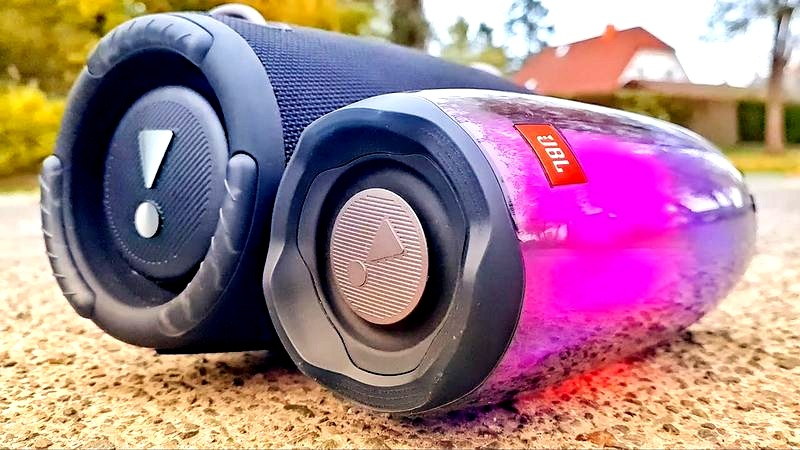 Czy połączysz dwa głośniki JBL z telefonem? Prosty sposób na tryb stereo