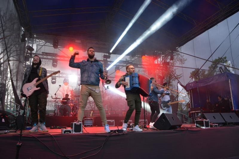 Ile kosztuje koncert Enej? Ceny występu i najważniejsze czynniki