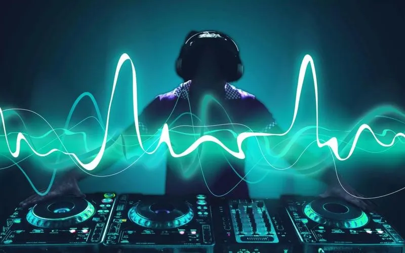 Style muzyki elektronicznej: przewodnik po różnicach i charakterystykach gatunków