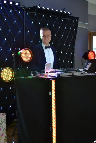 Koszt DJ-a na studniówkę